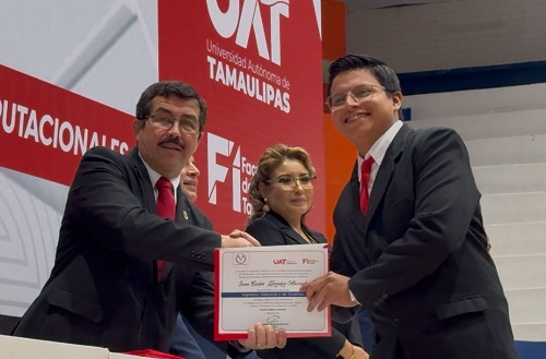 Dámaso Anaya preside graduación de egresados de ingeniería de la UAT en Tampico